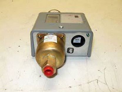 Picture of SPDT DIF # SW. 8/60#,1/4"FNPT For Johnson Controls Part# P74FA-5