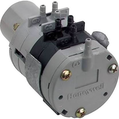 Picture of PNEU.RELAY 2-SPDT 20/25PSI For Honeywell Part# RP670B1074