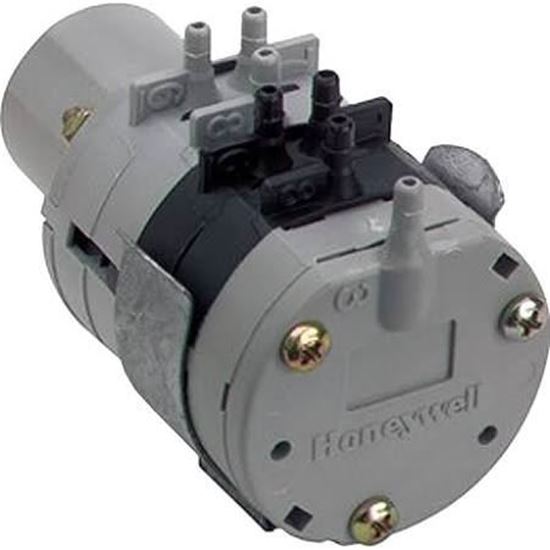 Picture of PNEU.RELAY 2-SPDT 20/25PSI For Honeywell Part# RP670B1074