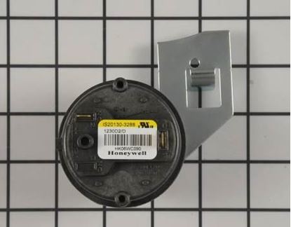 Picture of SPST Pressure Switch For Carrier Part# HK06WC090