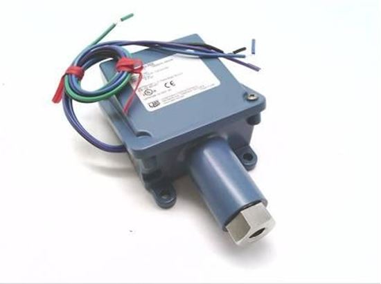 Picture of SPDT 3-100# NEMA 4 Diff#Sw M/R For United Electric Part# H100-702-1530