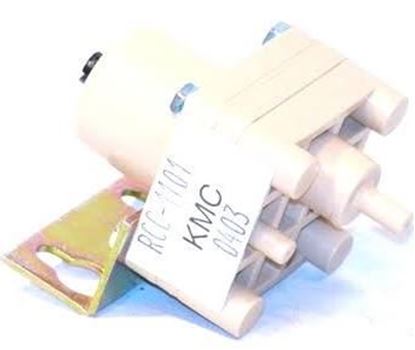 Picture of REVERSING RELAY,9#  W/BRACKET For KMC Controls Part# RCC-1101
