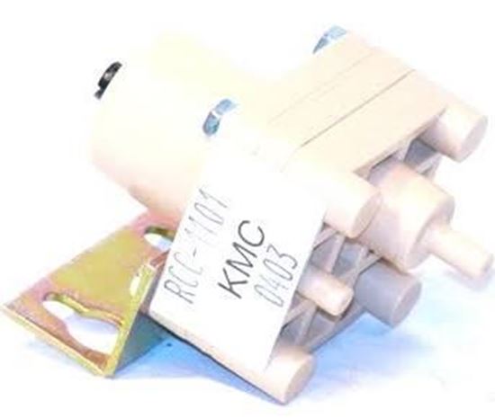 Picture of REVERSING RELAY,9#  W/BRACKET For KMC Controls Part# RCC-1101