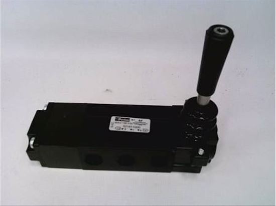 Picture of 1/4" Three Way 0/180psi For Parker Fluid Control Part# 71335SN2ENJ1